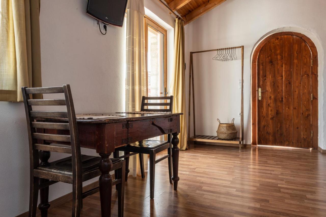 Amphora Guesthouse Himarë Extérieur photo